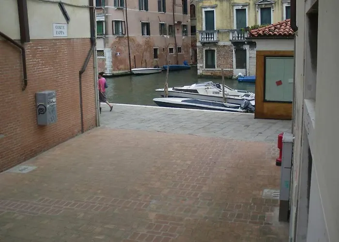 Charming House In Venice